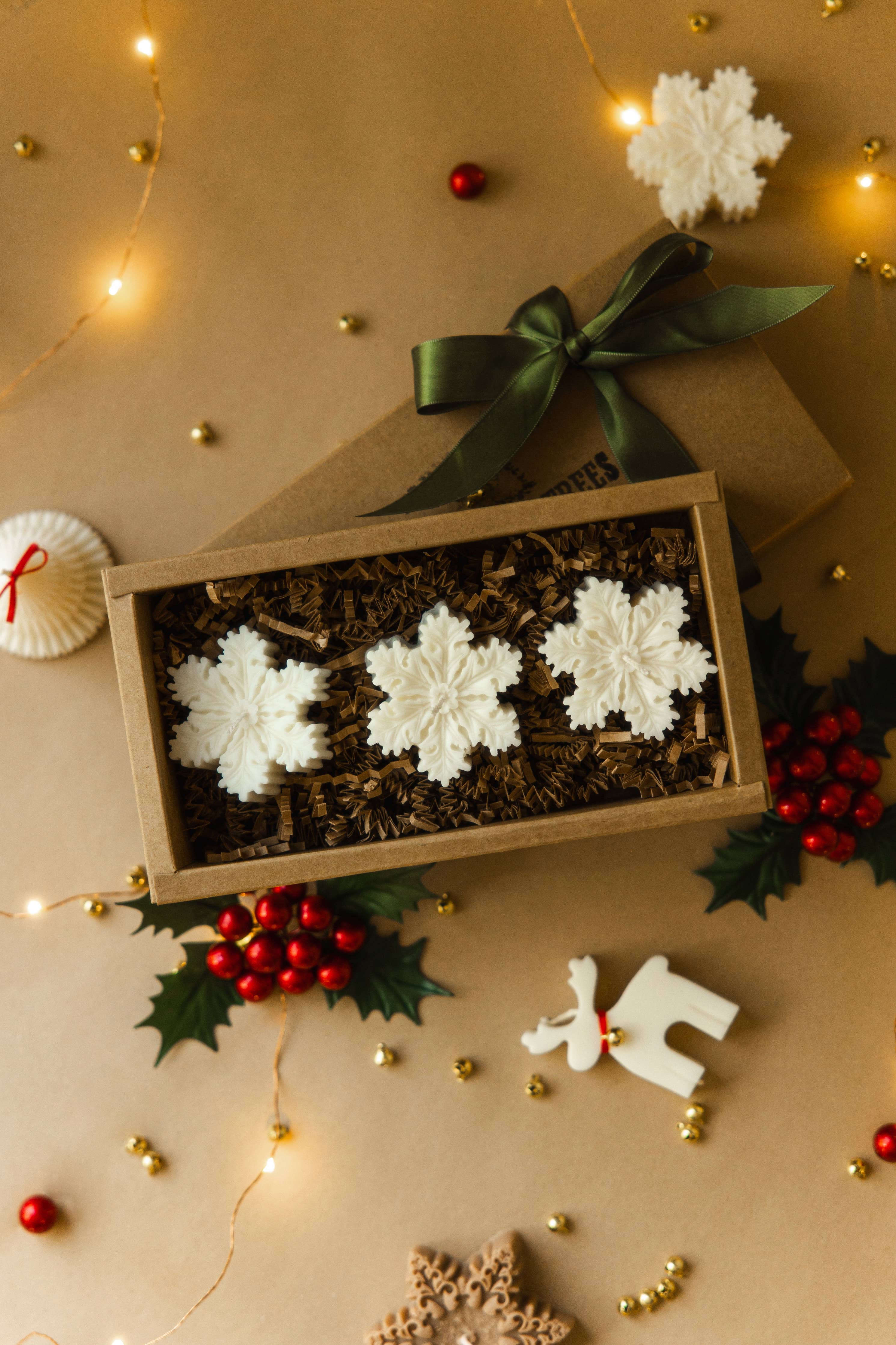 Ivory Snowflake Candle Gift Box (Unscented)