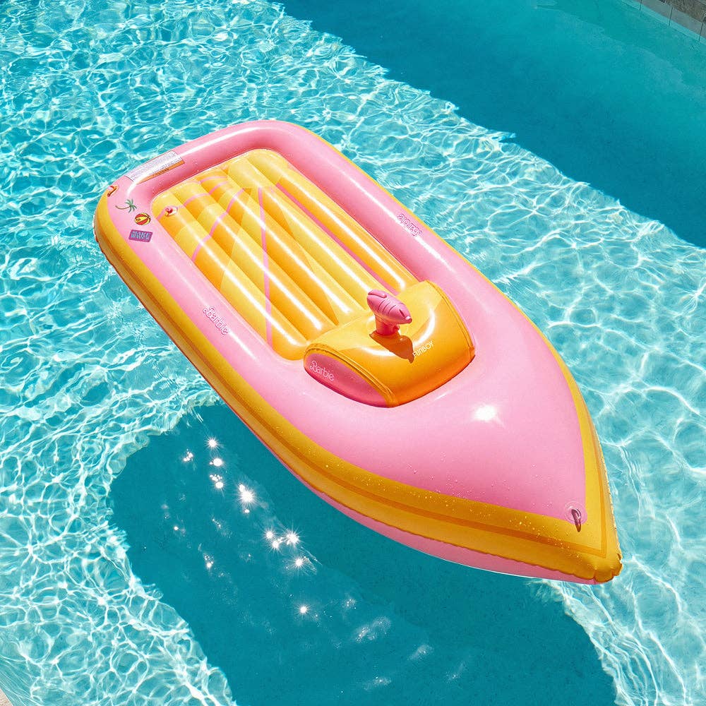 Yacht Float with Integrated Water Squirter