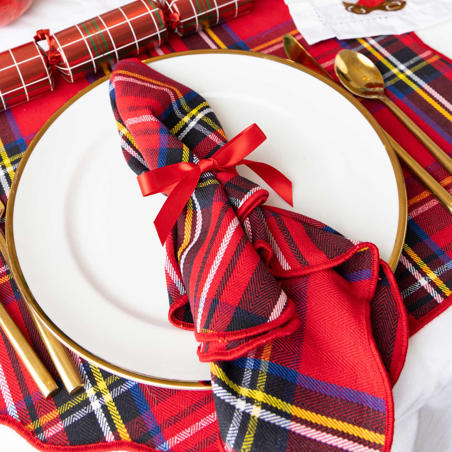 Red Plaid Scalloped Dinner Napkin, Set of 6 (18in sq)