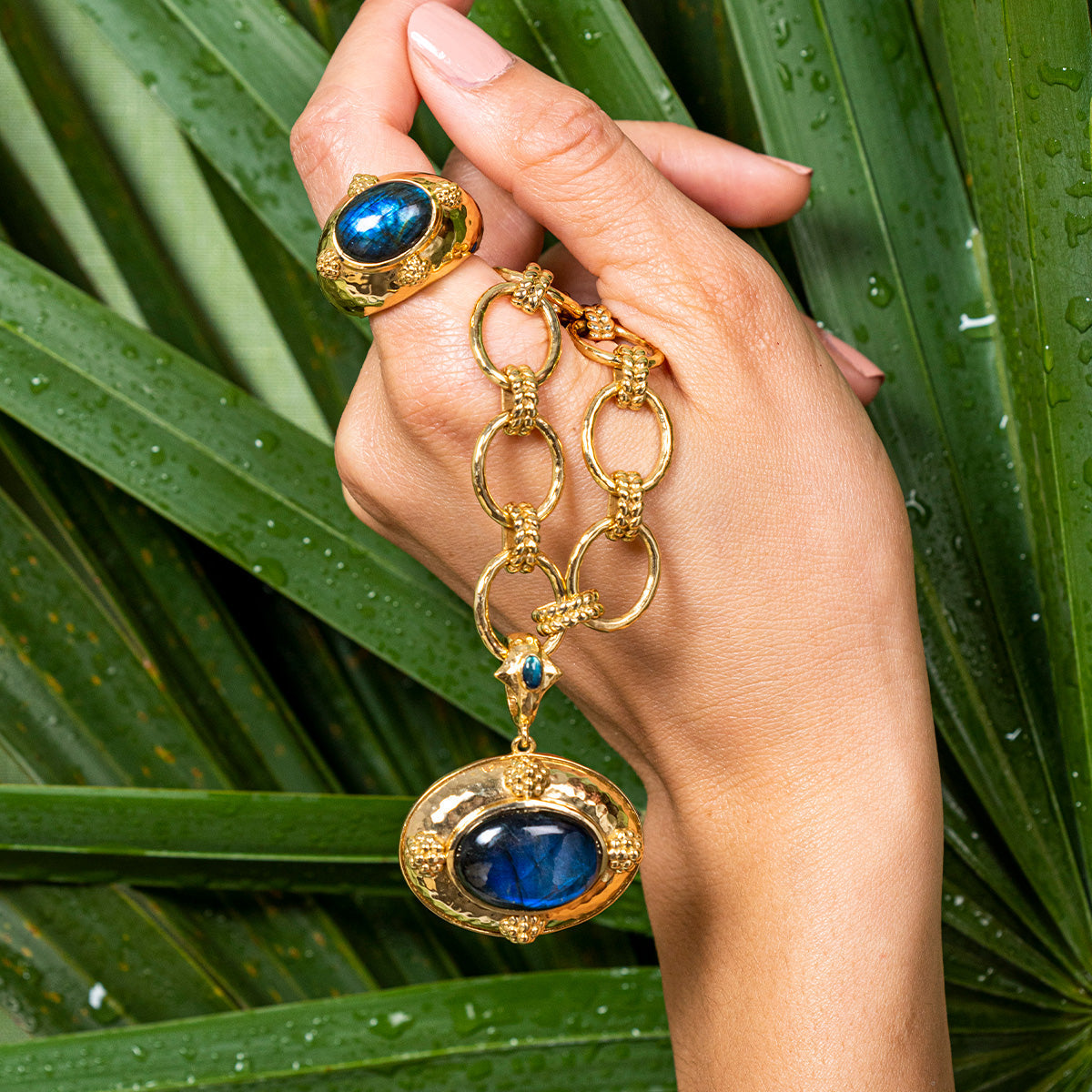 Cleopatra Oval Ring, Blue Labradorite - Capucine de Wulf