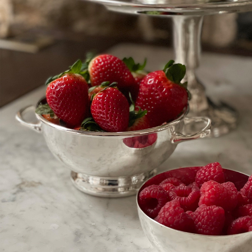 Low Pedestal Bowl with Handles - Hôtel Private Label (5.5in d x 3in h)