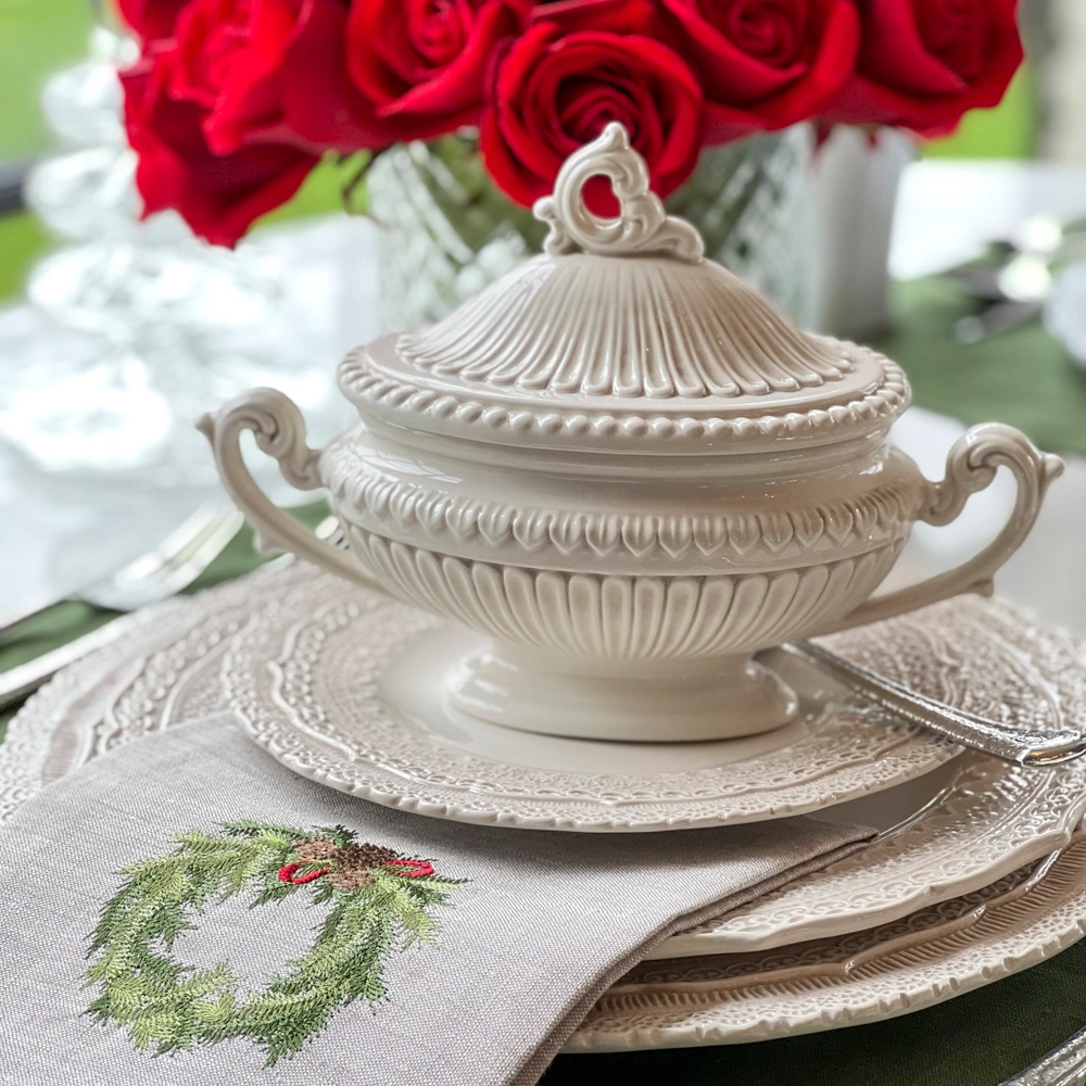 Juniper Wreath Tri-Fold Dinner Napkin, Set of 4 - Arte Italica (20in sq)