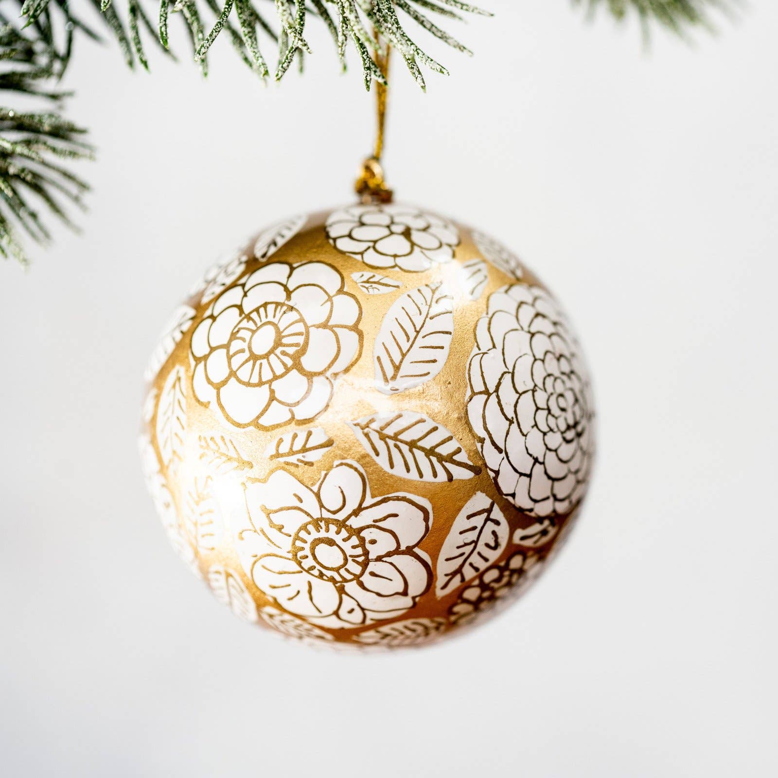 Gold with White Flower Hanging Ornament (3in / 7cm)